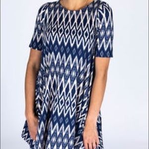 NWOT Agnes& Dora Swing Tunic Size M Navy Aztec